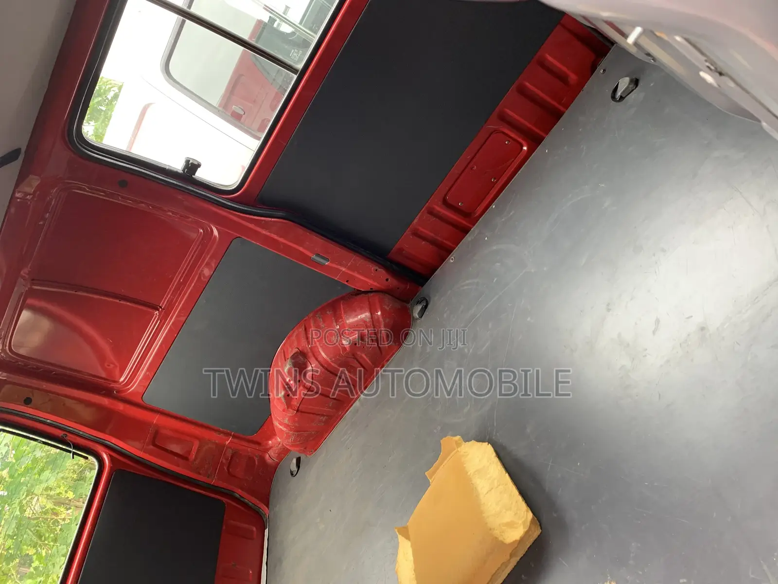 Toyota HiAce 2004 Red