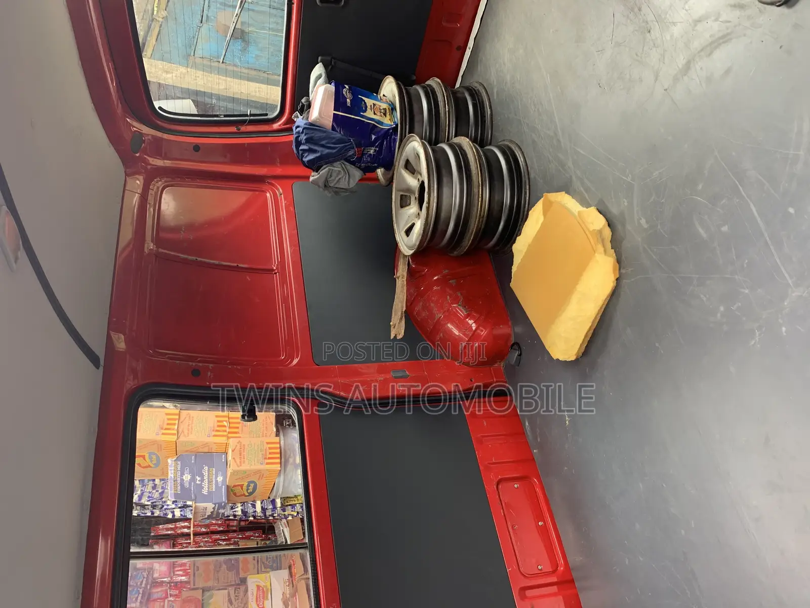 Toyota HiAce 2004 Red