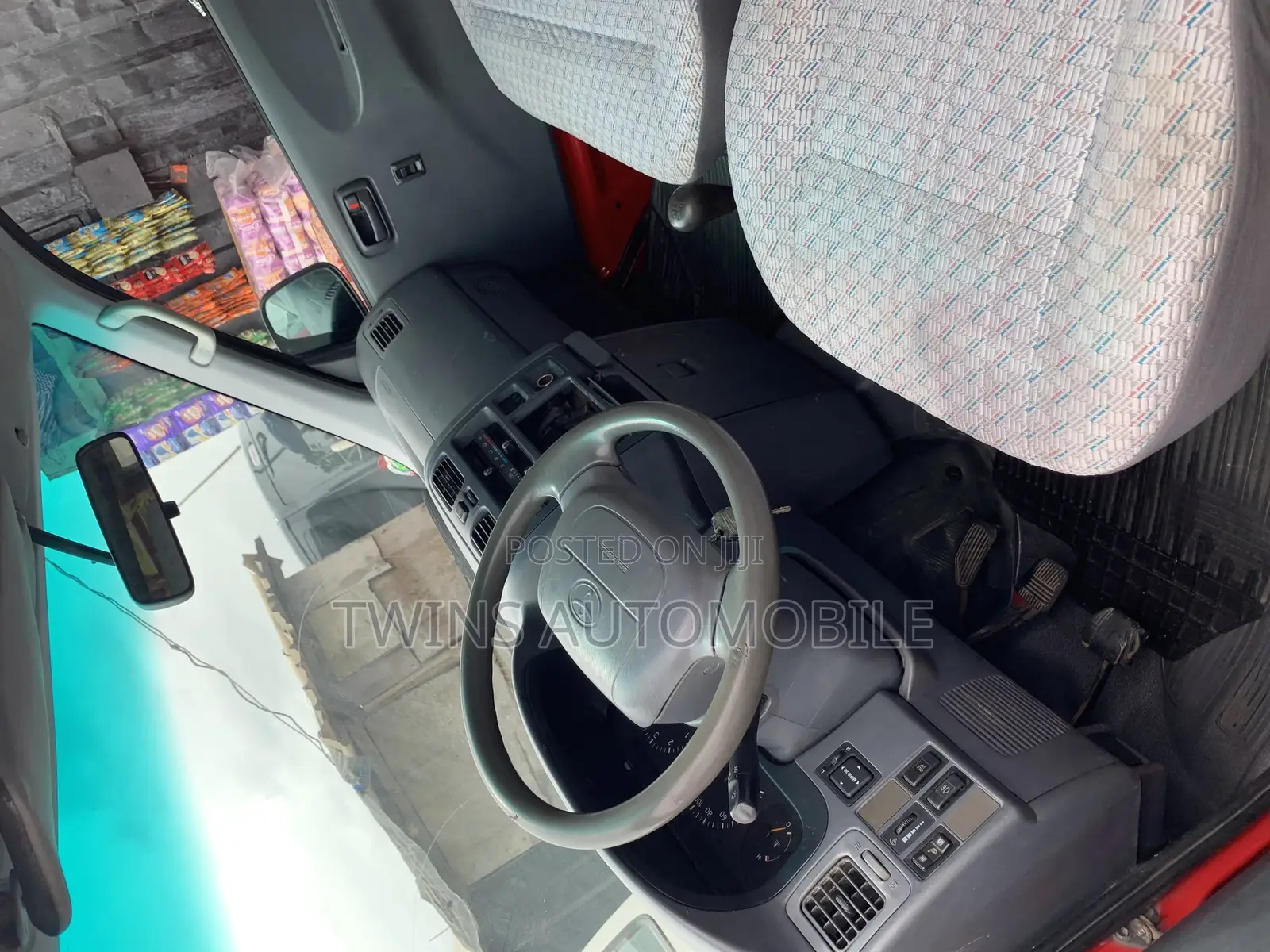 Toyota HiAce 2004 Red