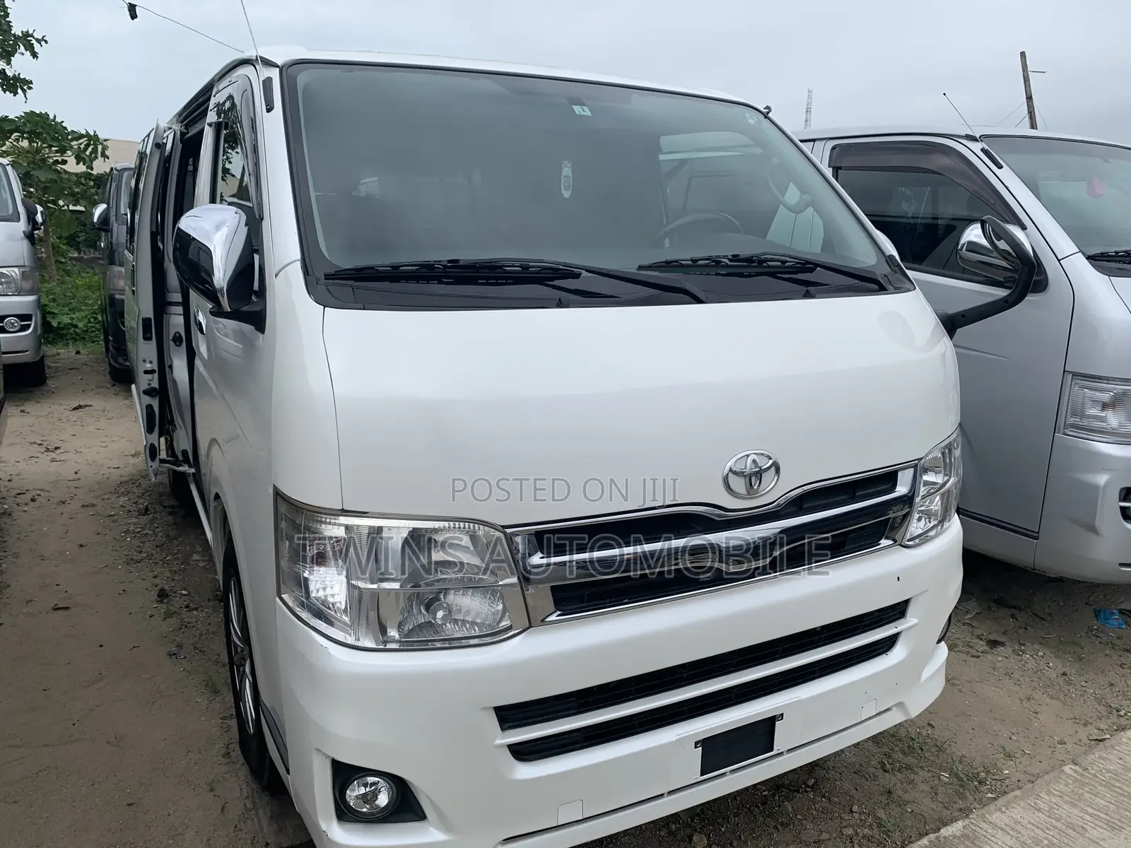 Toyota HiAce 2011 White