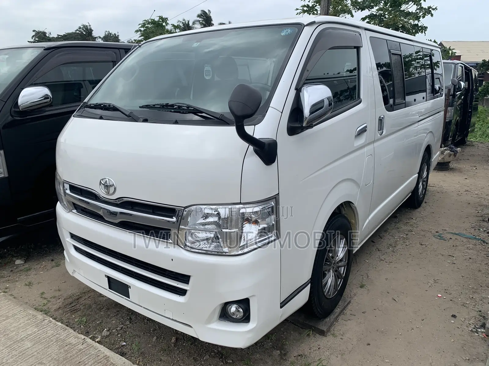 Toyota HiAce 2011 White