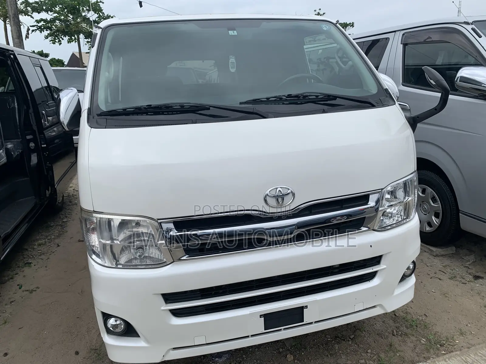 Toyota HiAce 2011 White