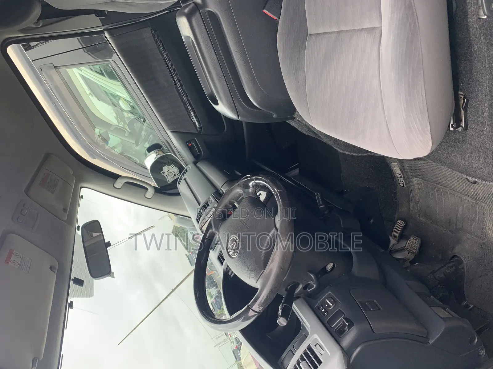 Toyota HiAce 2011 White