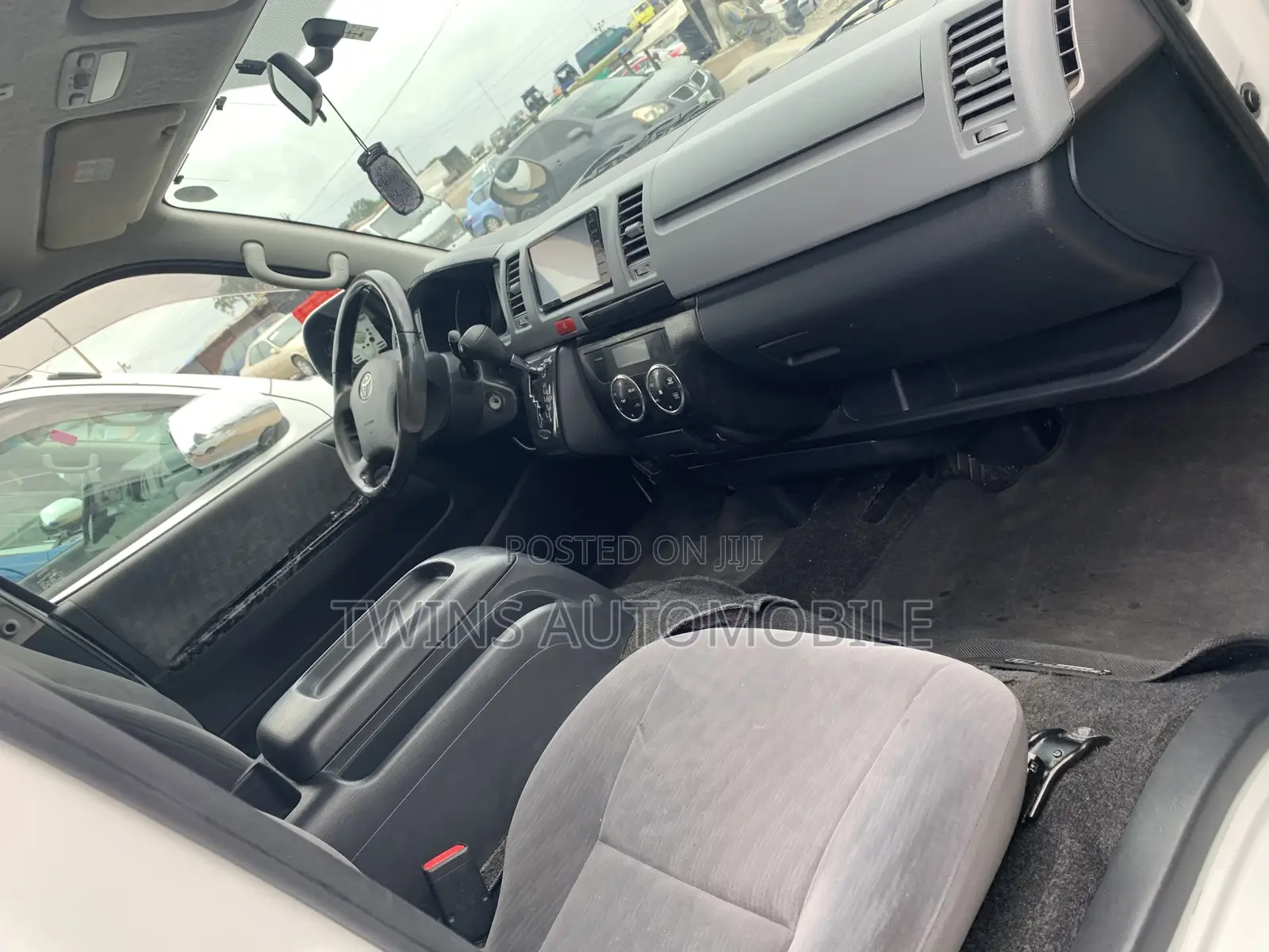 Toyota HiAce 2011 White