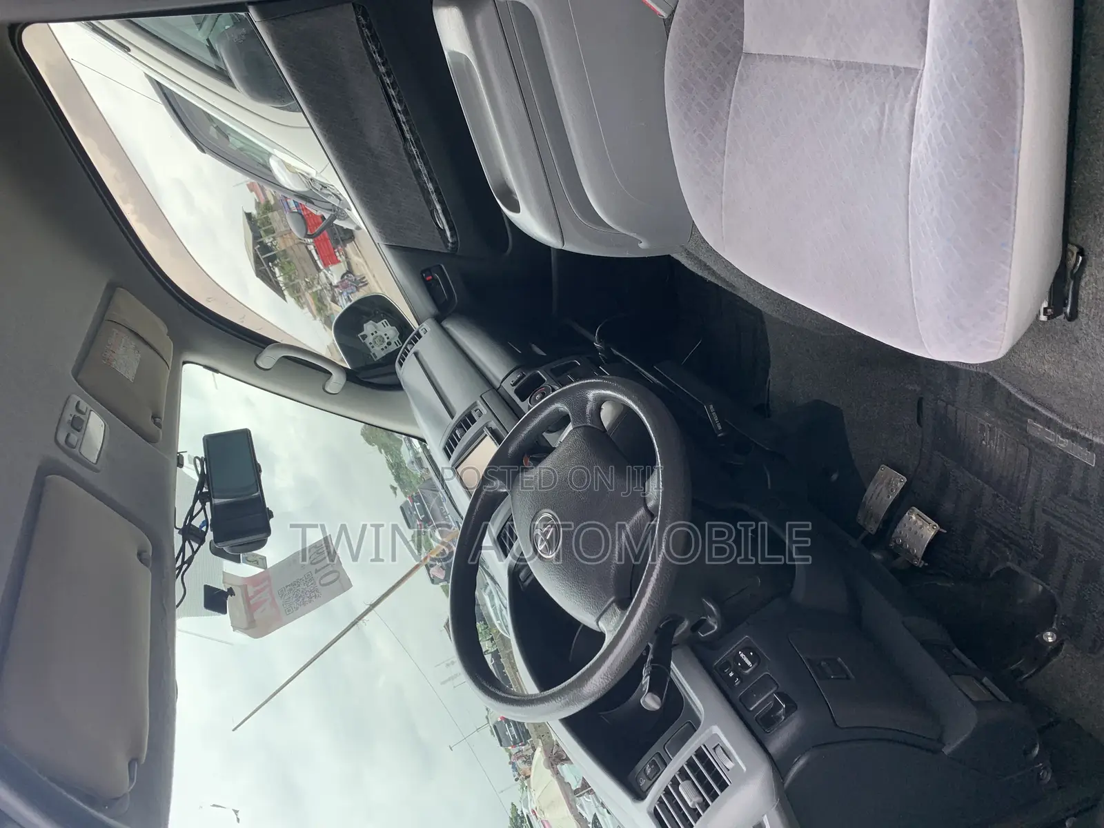 Toyota HiAce 2014 Black