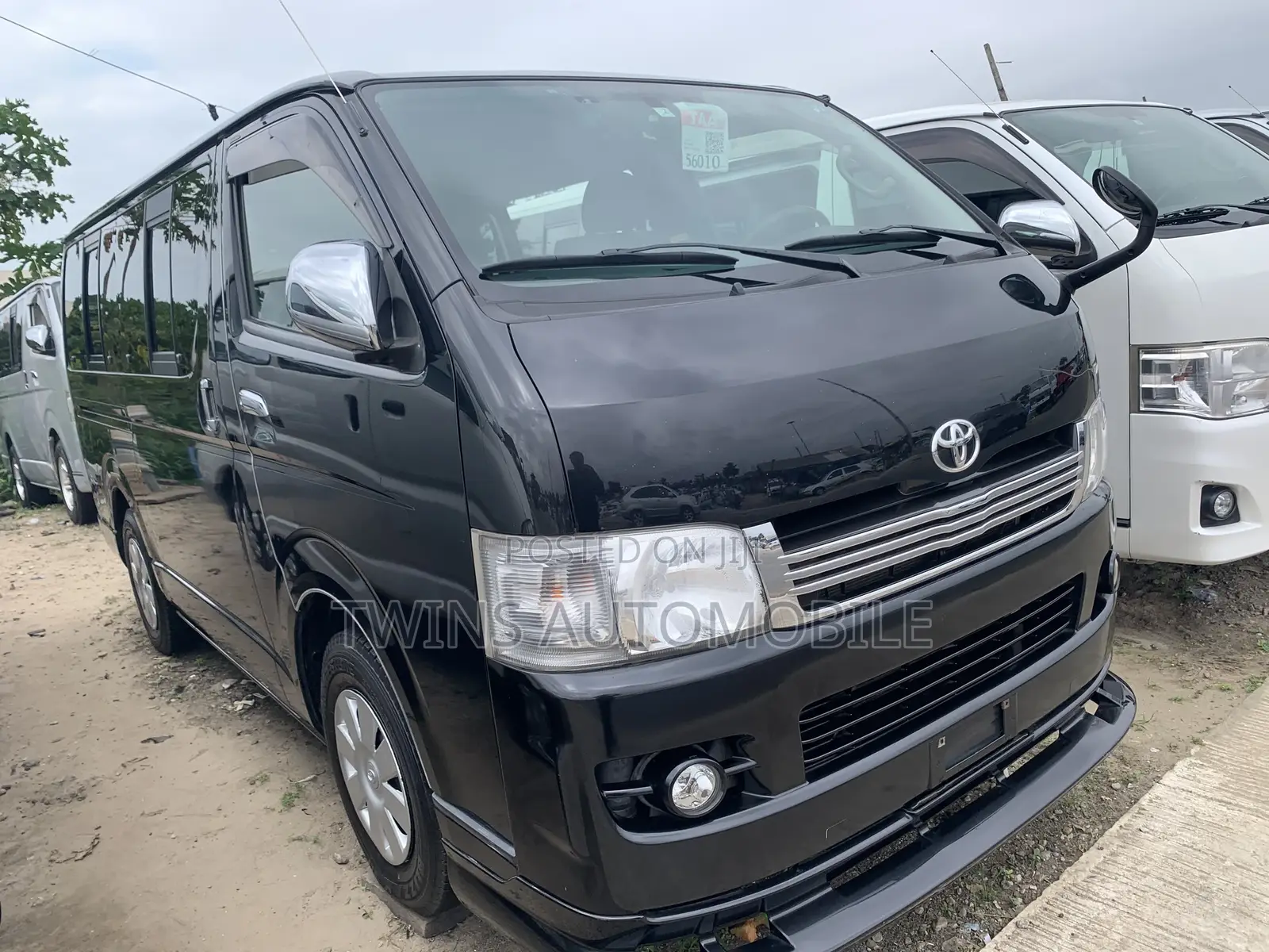 Toyota HiAce 2014 Black