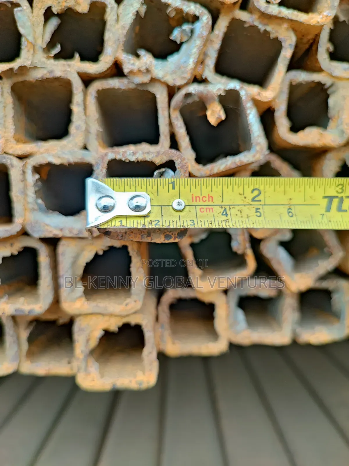21⁄2cm X 21⁄2cm X 3mm Square Pipe ( 25x25x3mm )