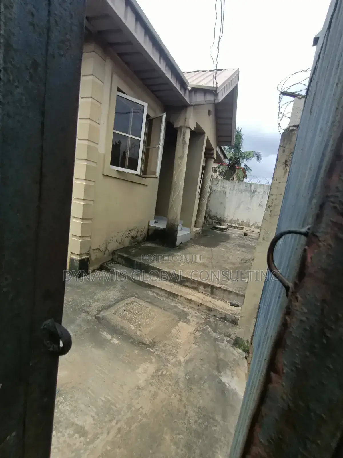 2bdrm Bungalow in Alebiosu Close, Magodo Isheri for sale