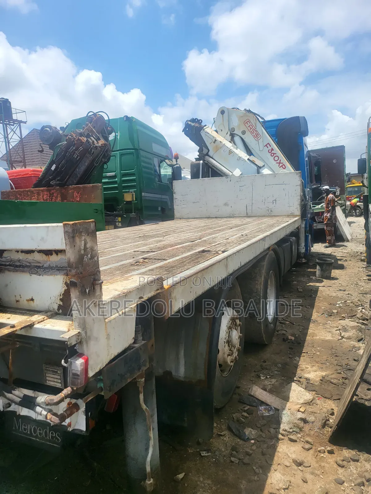 Mercedes Bez 12.5ton Crane