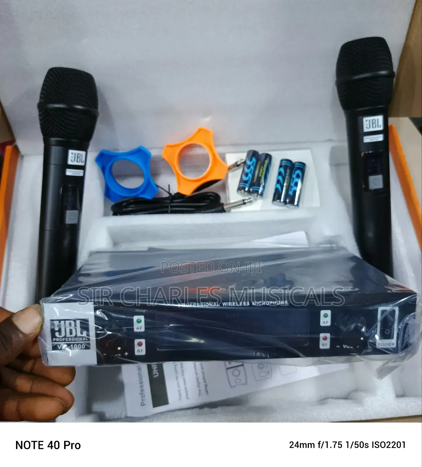 JBL VM-1000 Professional Wireless Microphone System