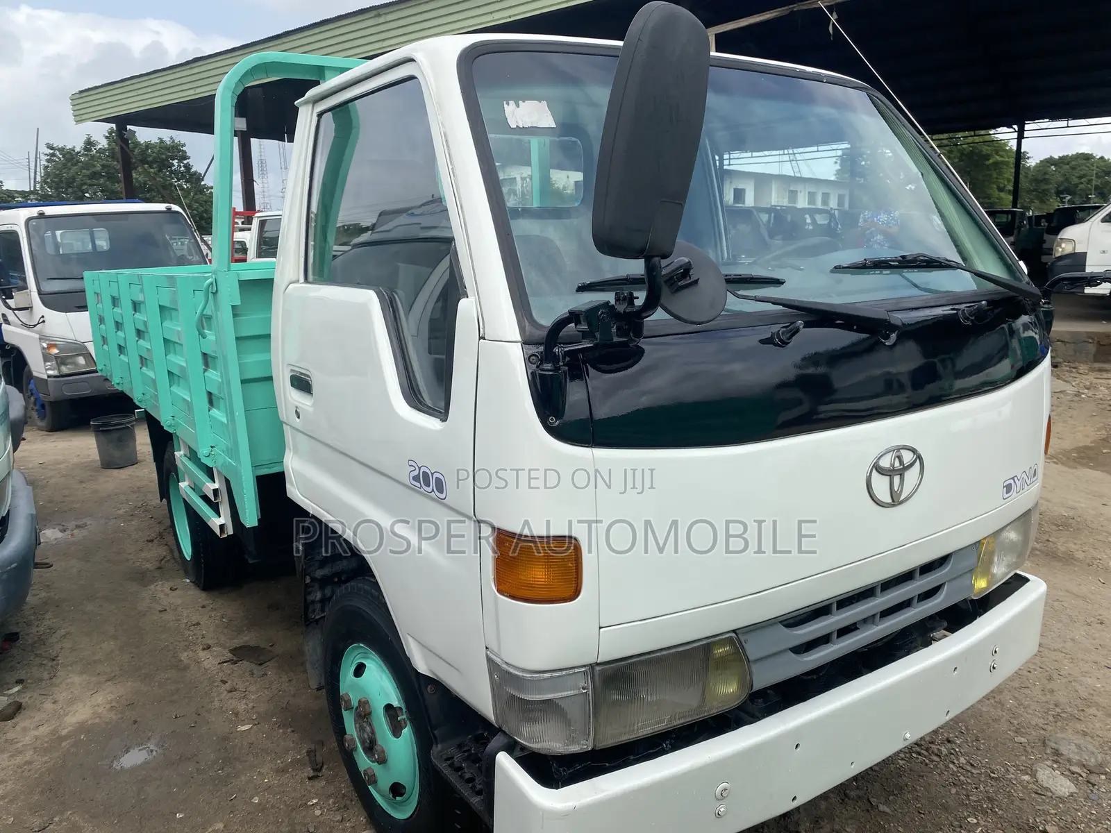 Toyota Dyna 200 Green