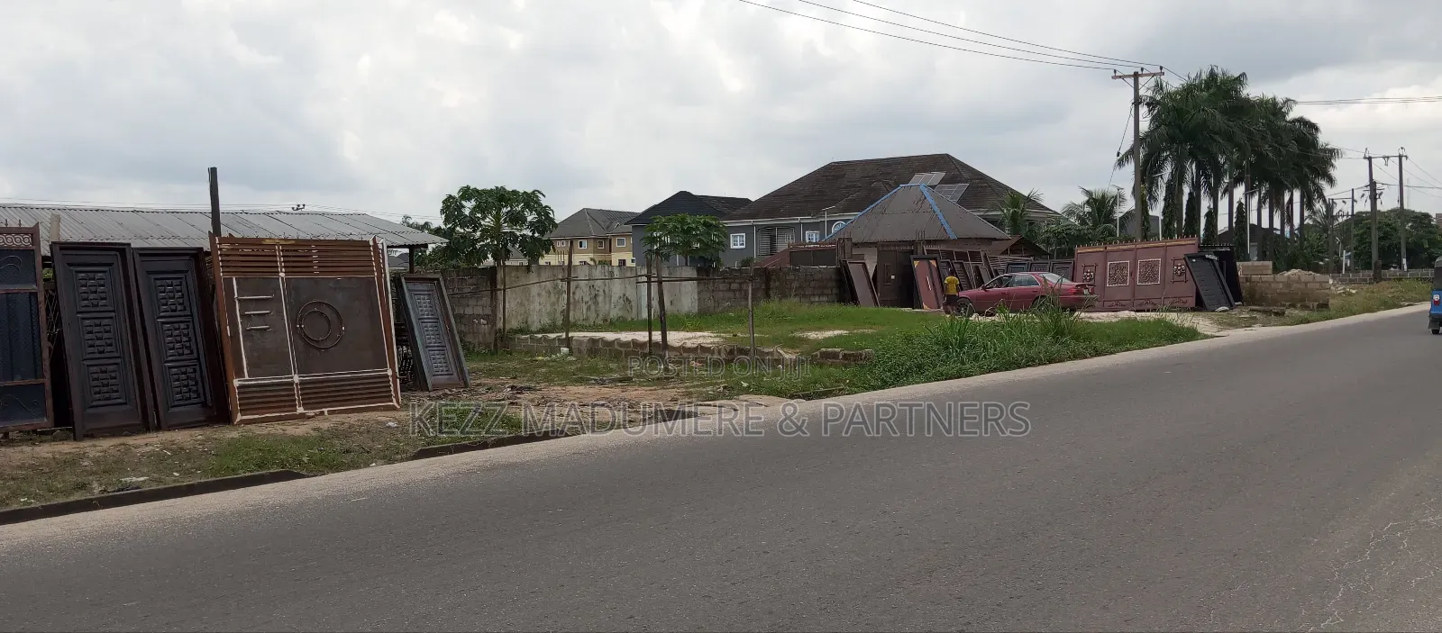 For Sale : 31⁄2 Plot ON MAJOR Sars Rd , Ph