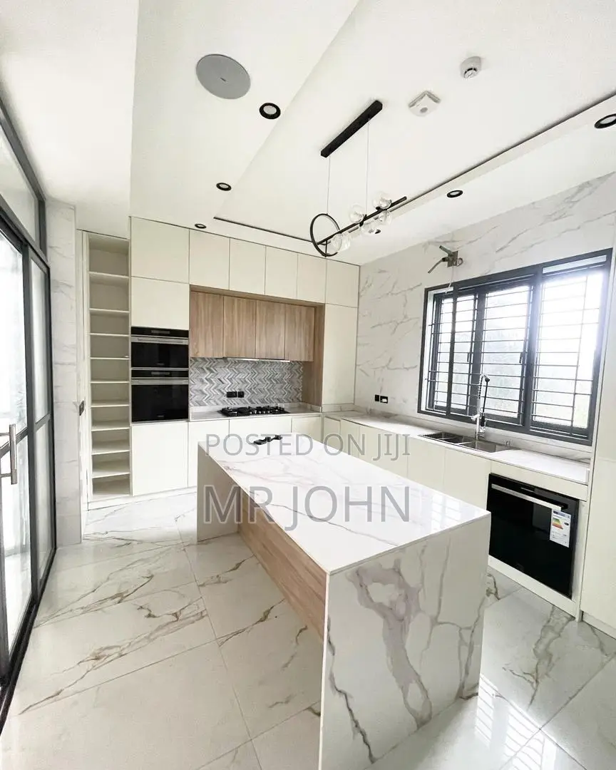 5bdrm House in Lekki for sale