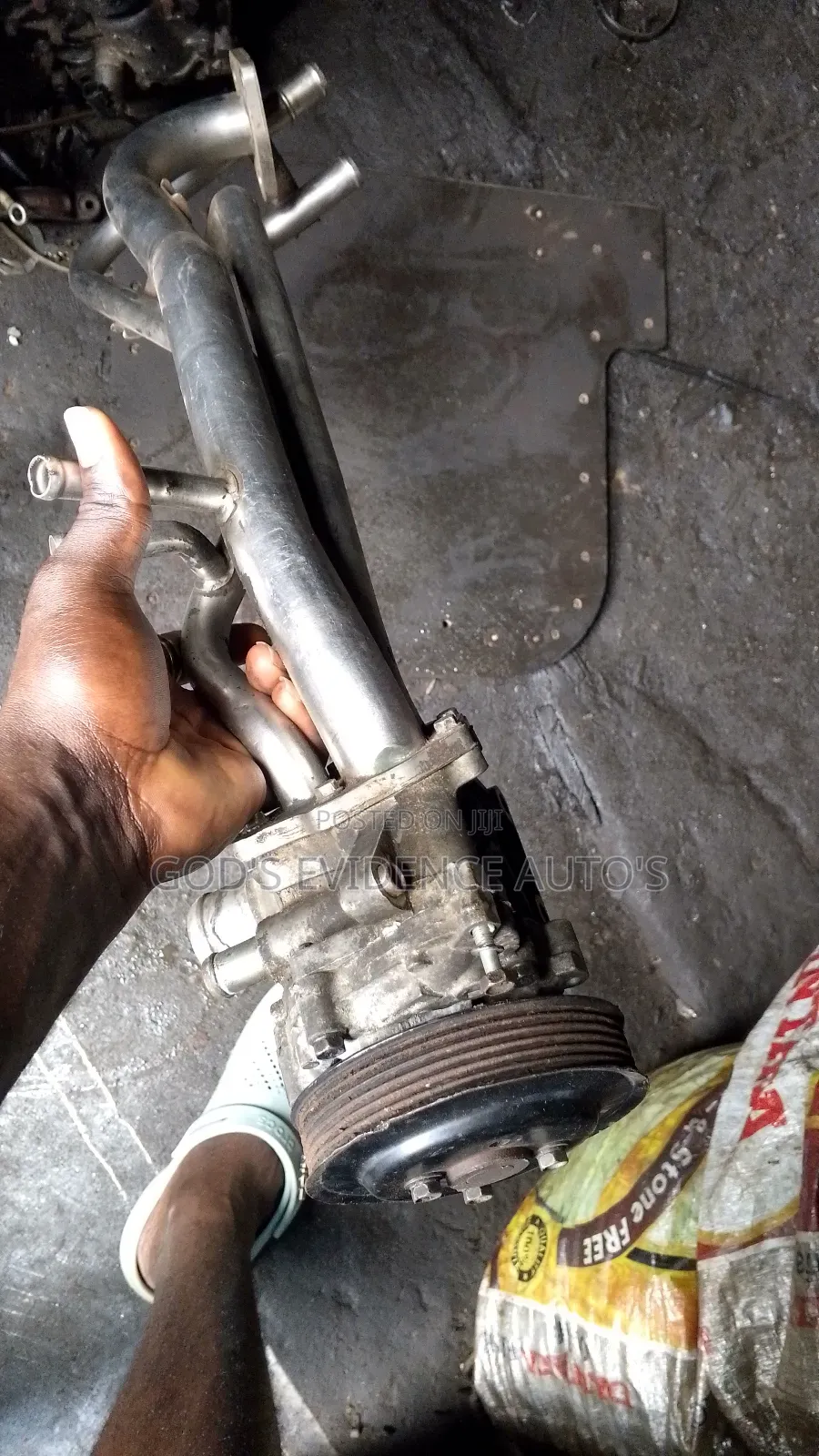 Water Pump Volvo V8