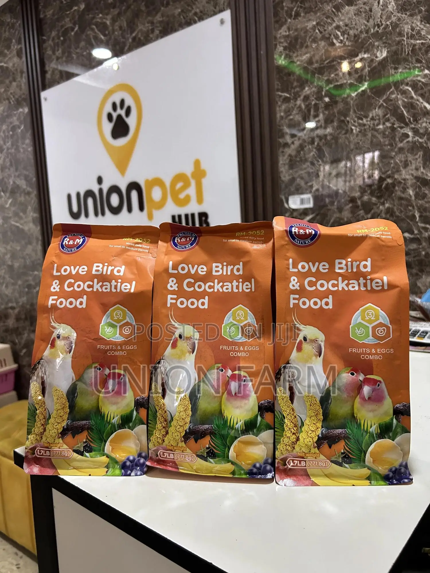 R M Parrot Food