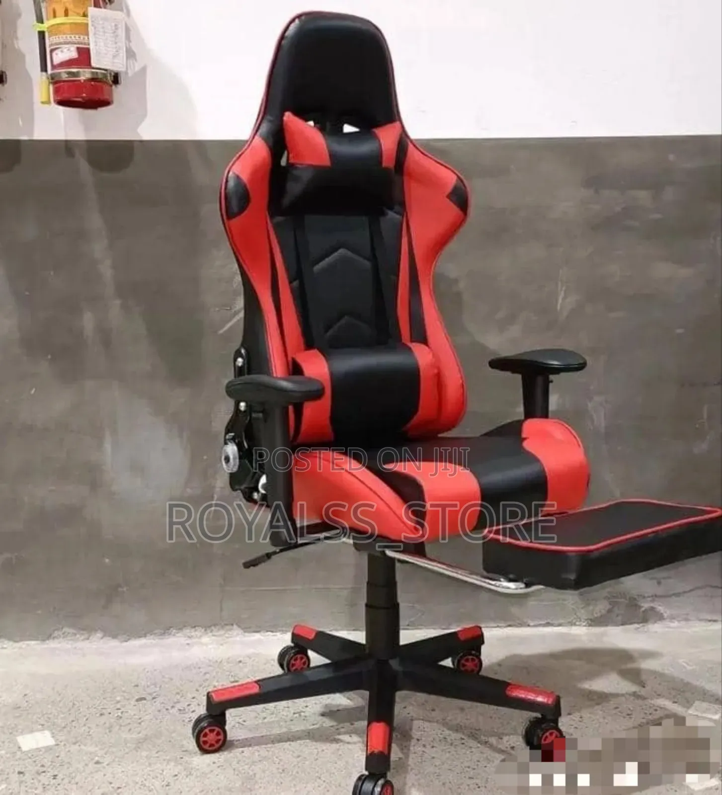 Swivel Executive Office/Gaming Chair With Footrest