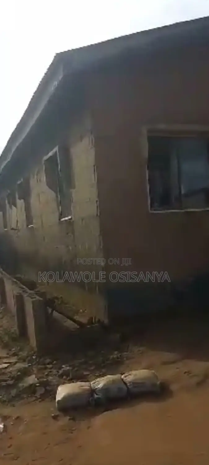 10bdrm Bungalow in Crown, Ayobo for sale