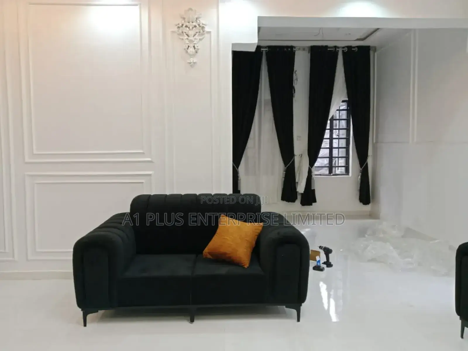 3,2 Seater Sofa In Black Finish