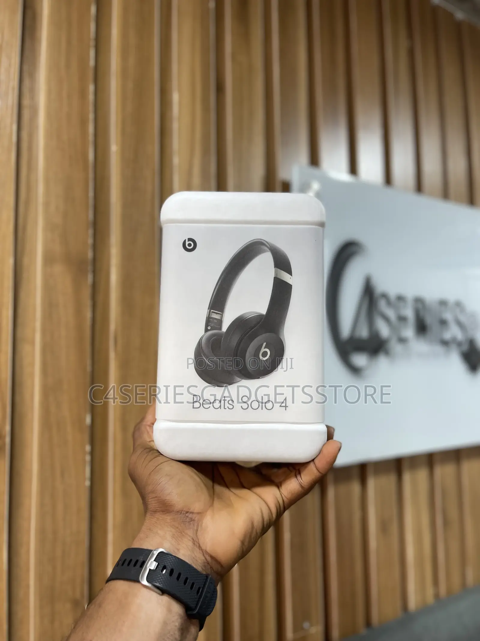  Beats Solo 4 Wireless Headphones