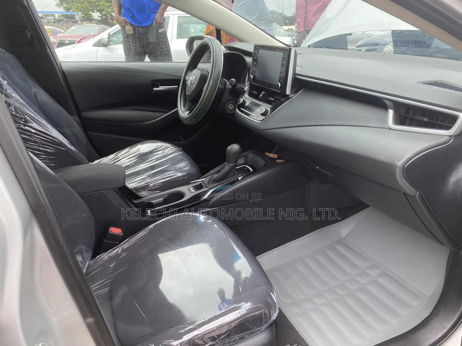 Toyota Corolla LE 2020 Silver
