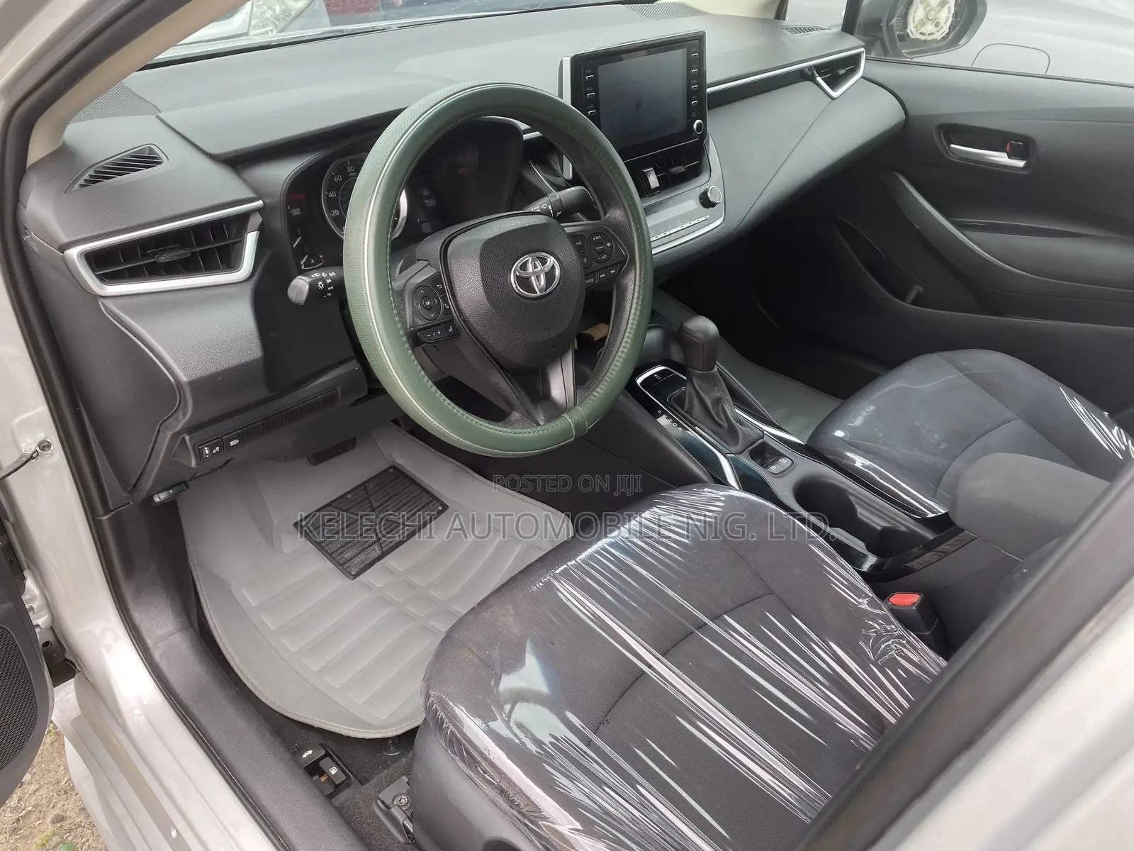 Toyota Corolla LE 2020 Silver
