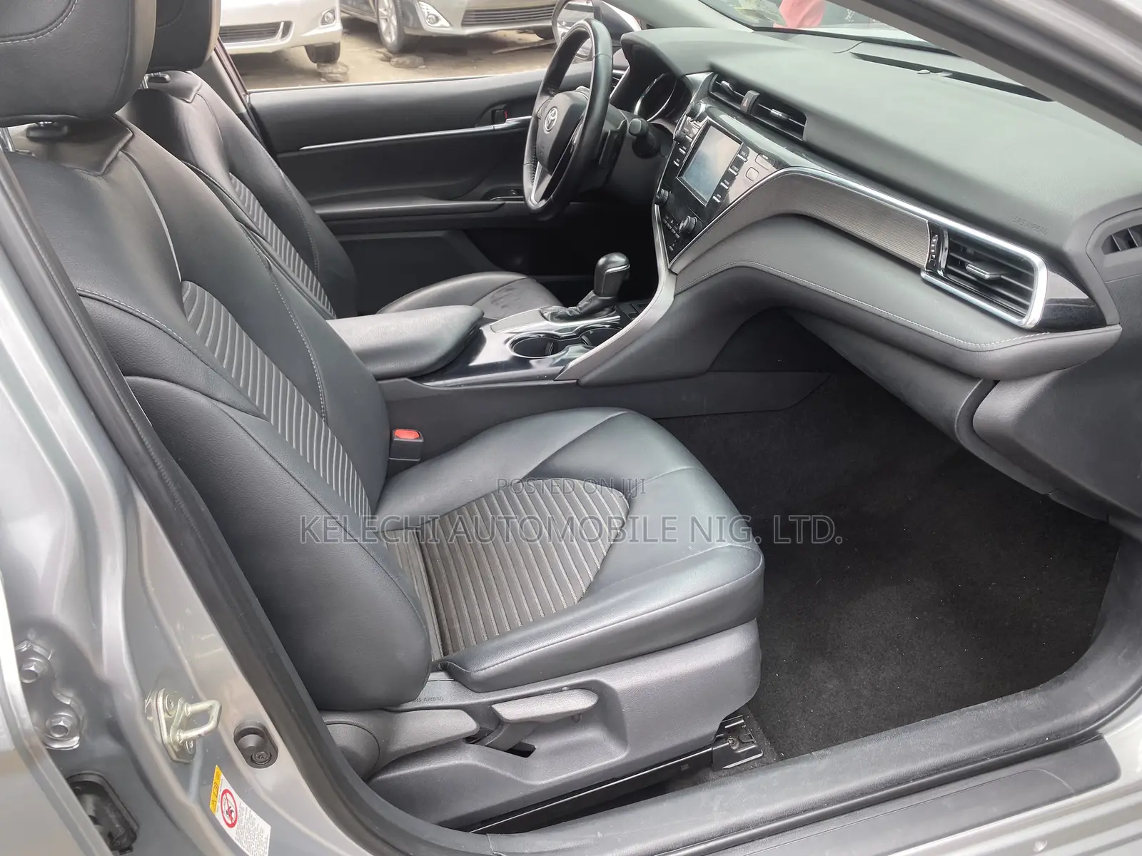Toyota Camry SE FWD (2.5L 4cyl 8AM) 2018 Silver