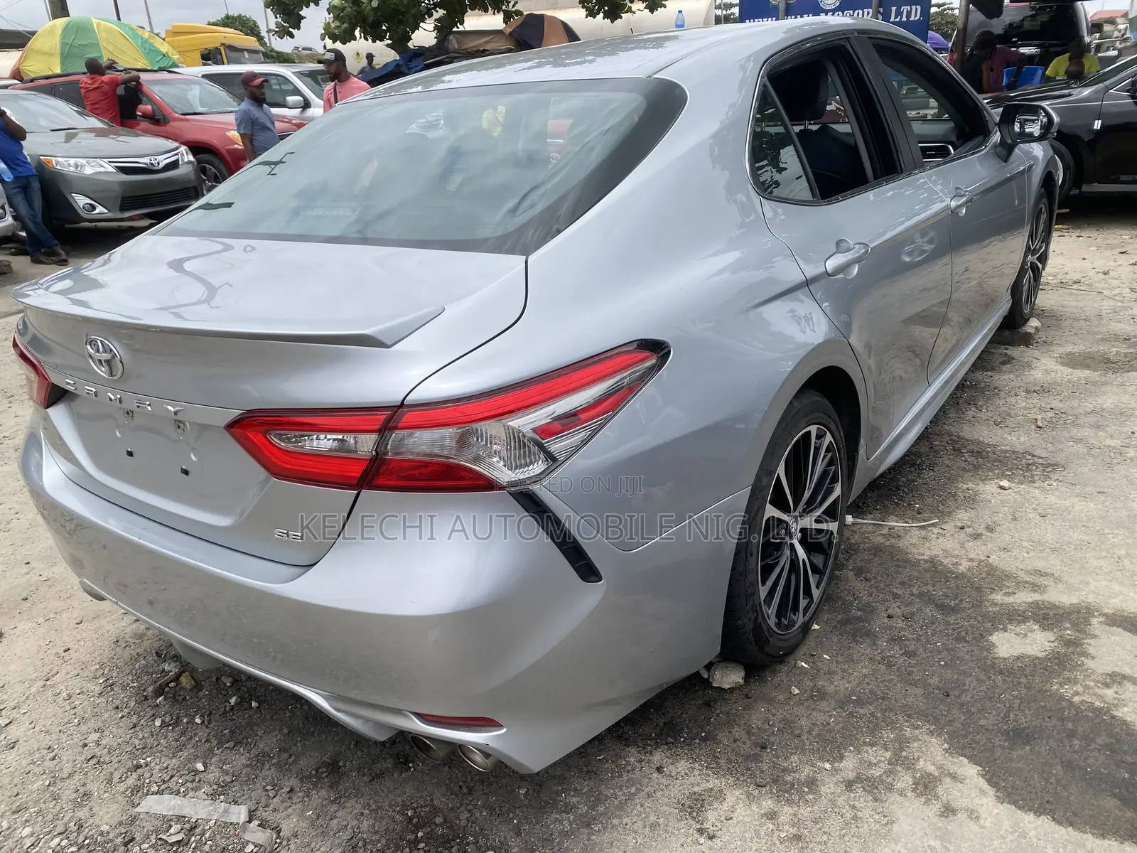 Toyota Camry SE FWD (2.5L 4cyl 8AM) 2018 Silver