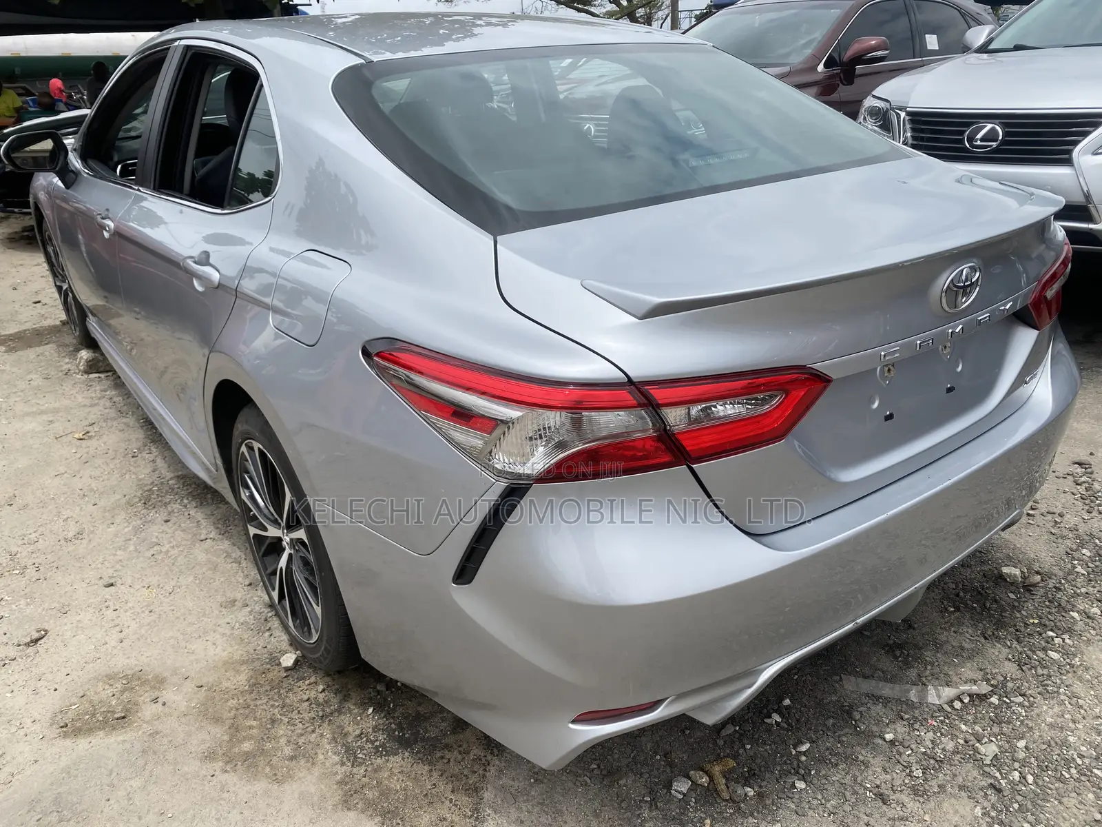 Toyota Camry SE FWD (2.5L 4cyl 8AM) 2018 Silver