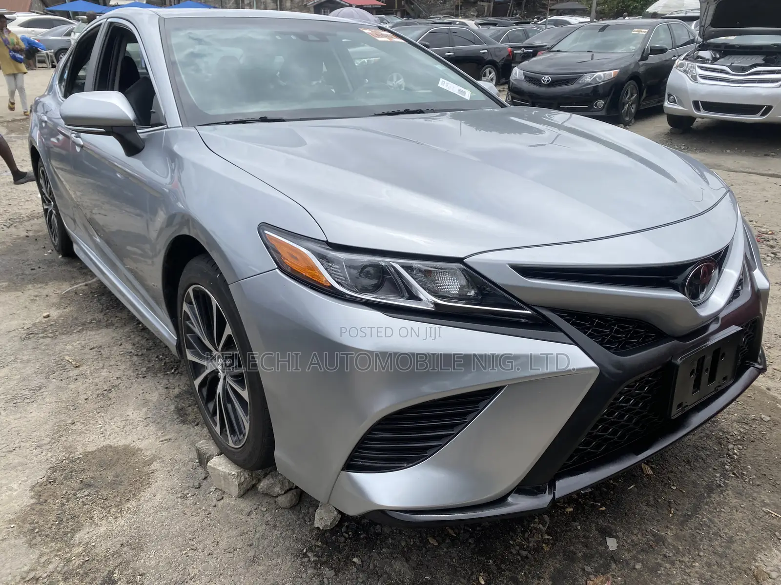 Toyota Camry SE FWD (2.5L 4cyl 8AM) 2018 Silver
