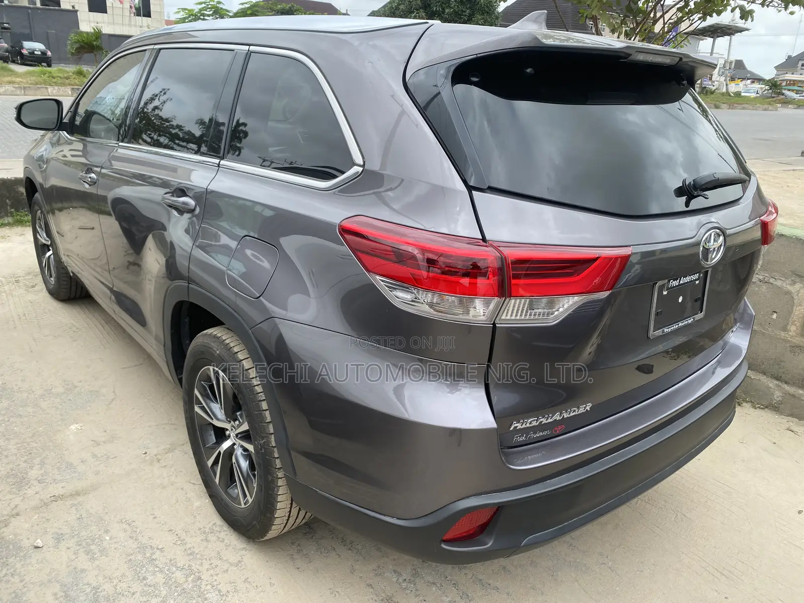 Toyota Highlander XLE 4x4 V6 (3.5L 6cyl 8A) 2017 Gray
