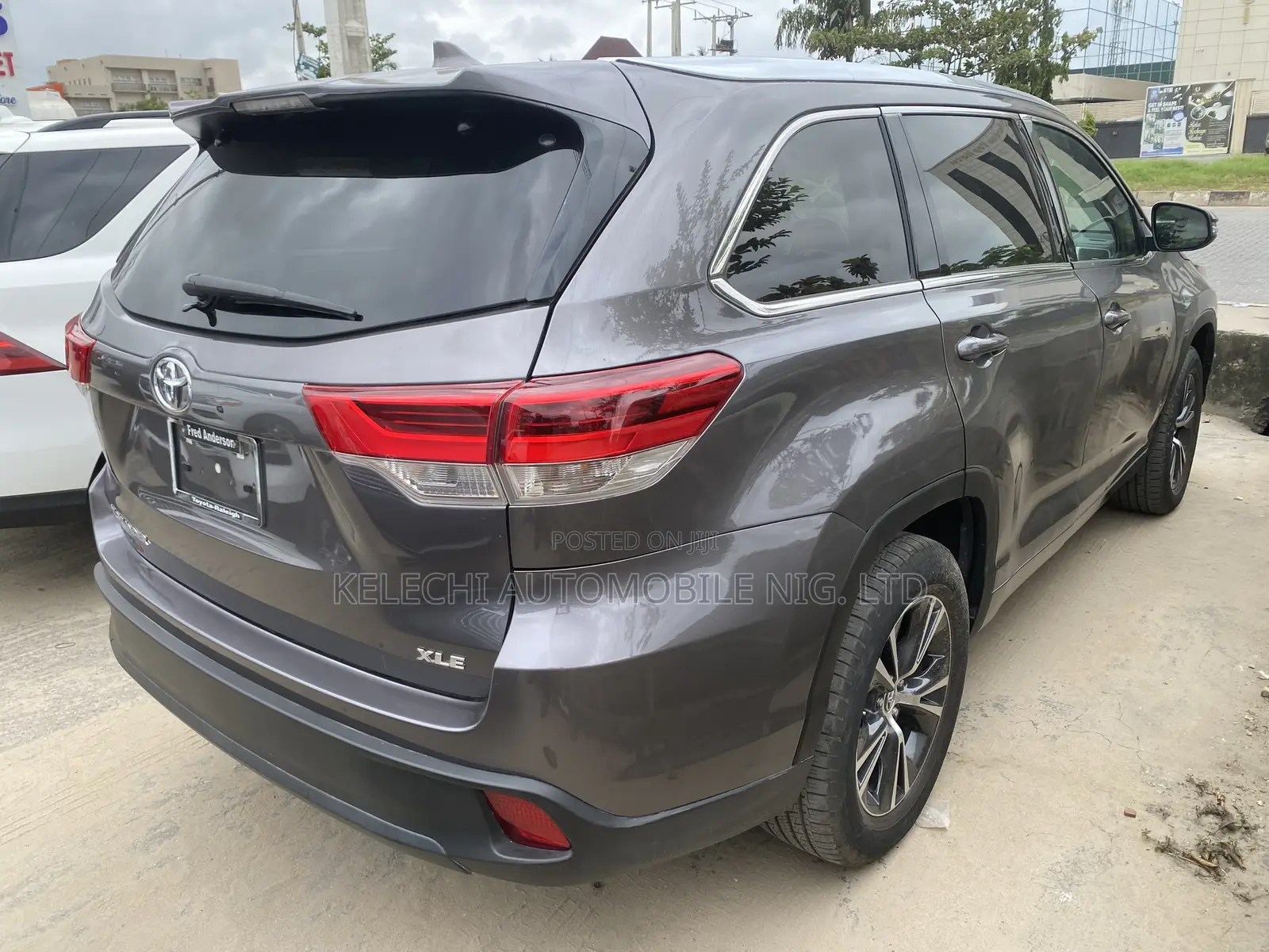 Toyota Highlander XLE 4x4 V6 (3.5L 6cyl 8A) 2017 Gray