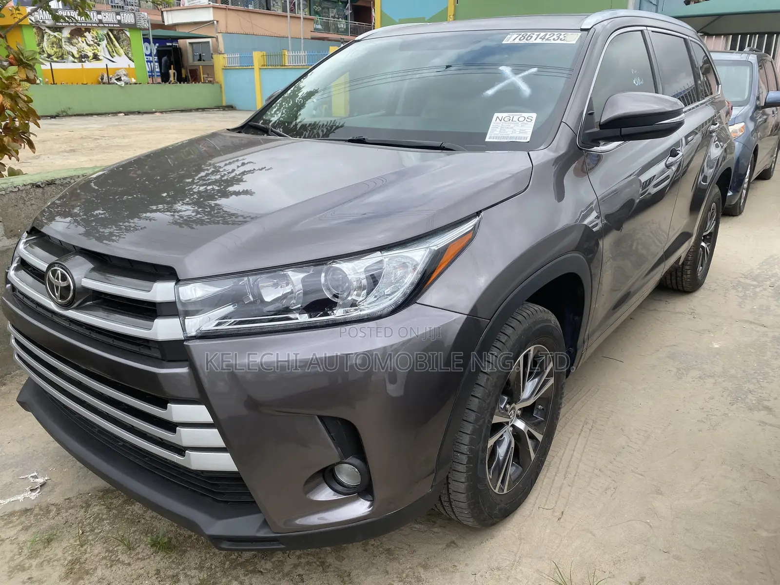 Toyota Highlander XLE 4x4 V6 (3.5L 6cyl 8A) 2017 Gray