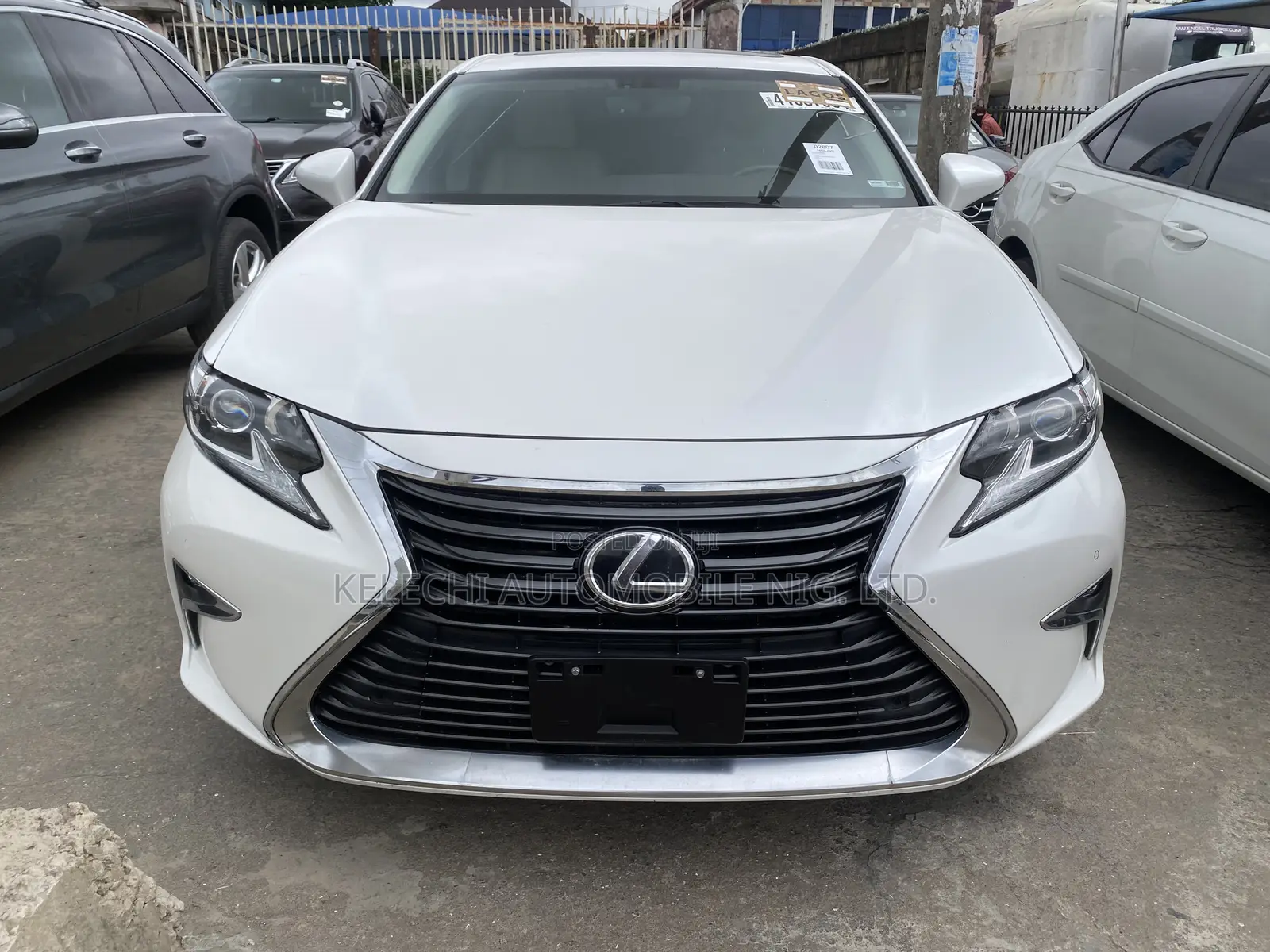 Lexus ES 350 FWD 2016 White