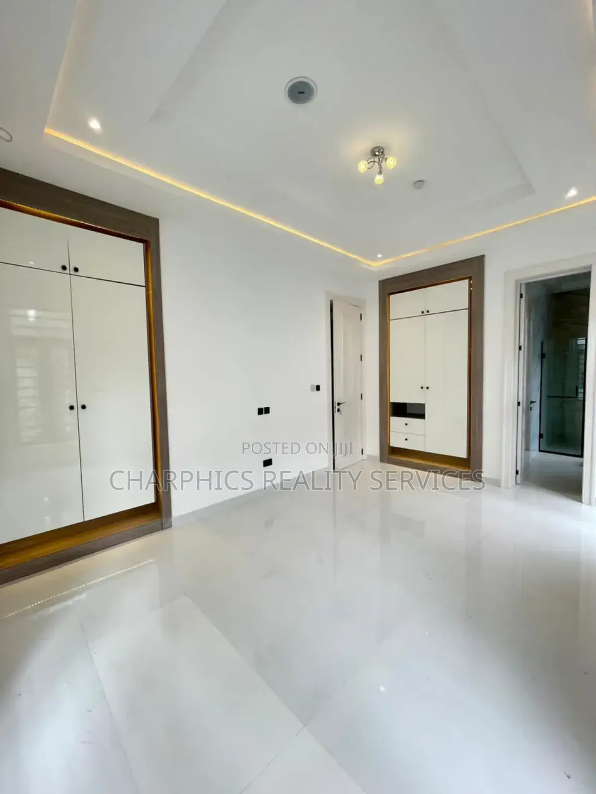 5bdrm Duplex in Ikota for sale