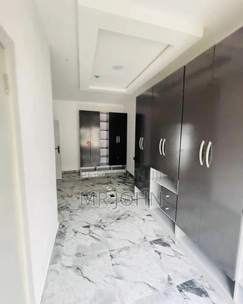 3bdrm Apartment in Lekki for sale
