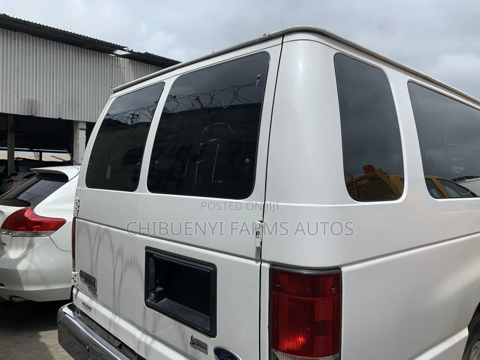 Ford E-350 Super Duty Van 2010 White