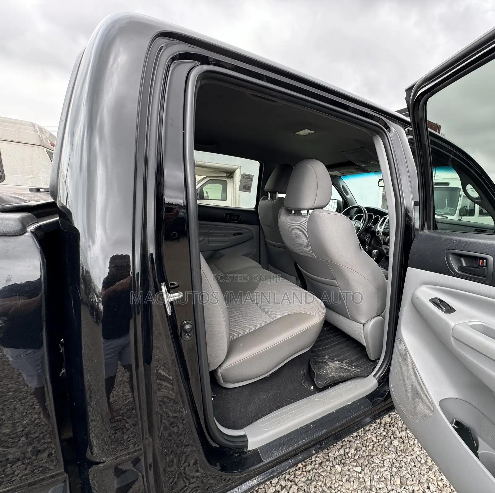 Toyota Tacoma Double Cab 4x4 4.0L V6 5-Speed Automatic 2013 Black