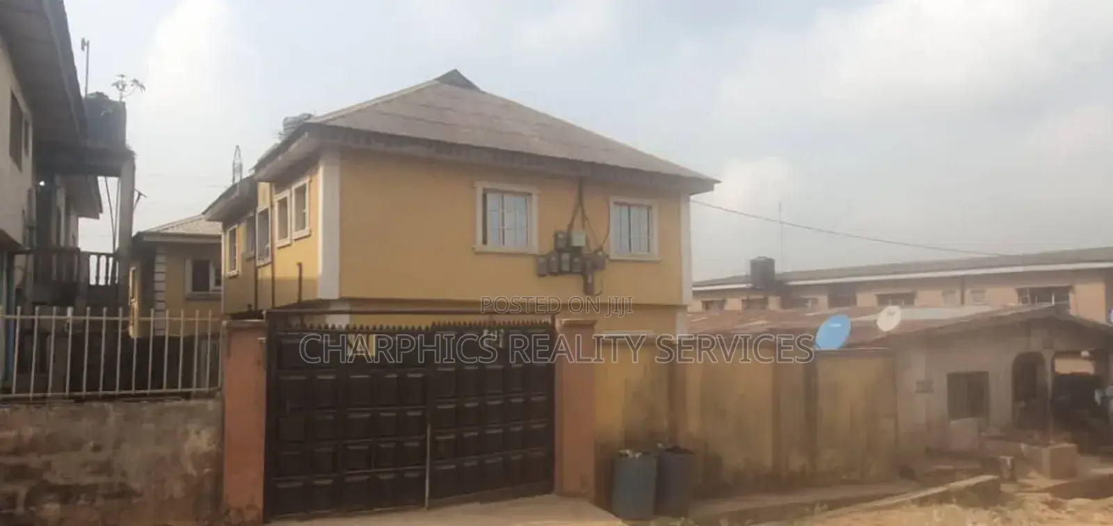 8bdrm Block of Flats in Jumofak for sale