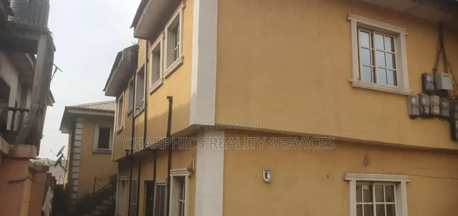 8bdrm Block of Flats in Jumofak for sale