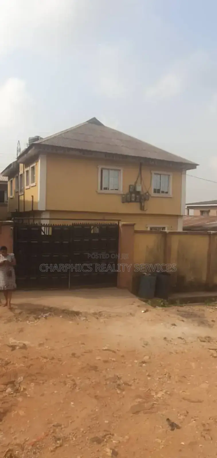 8bdrm Block of Flats in Jumofak for sale