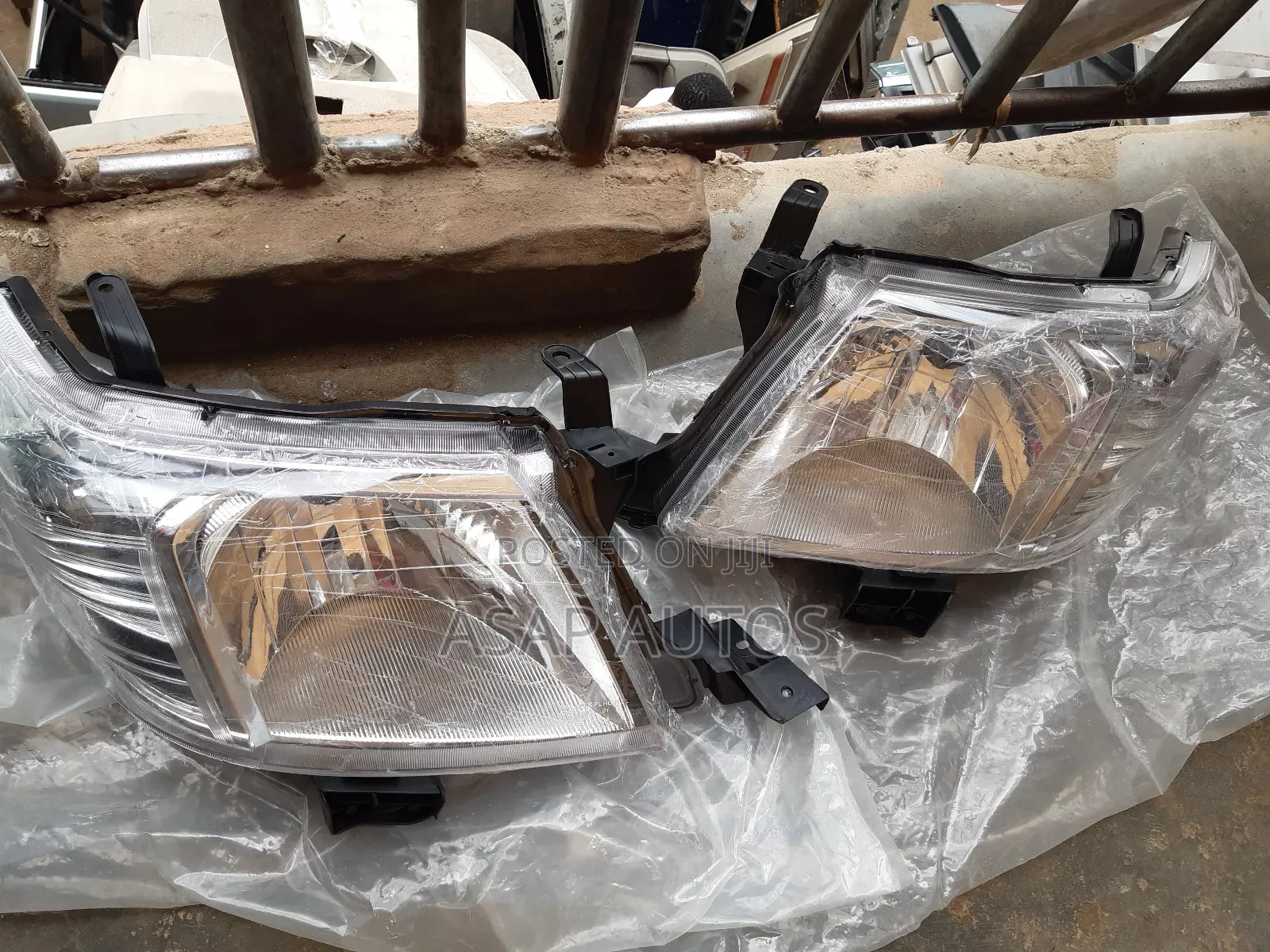 Headlamp Toyota Hilux