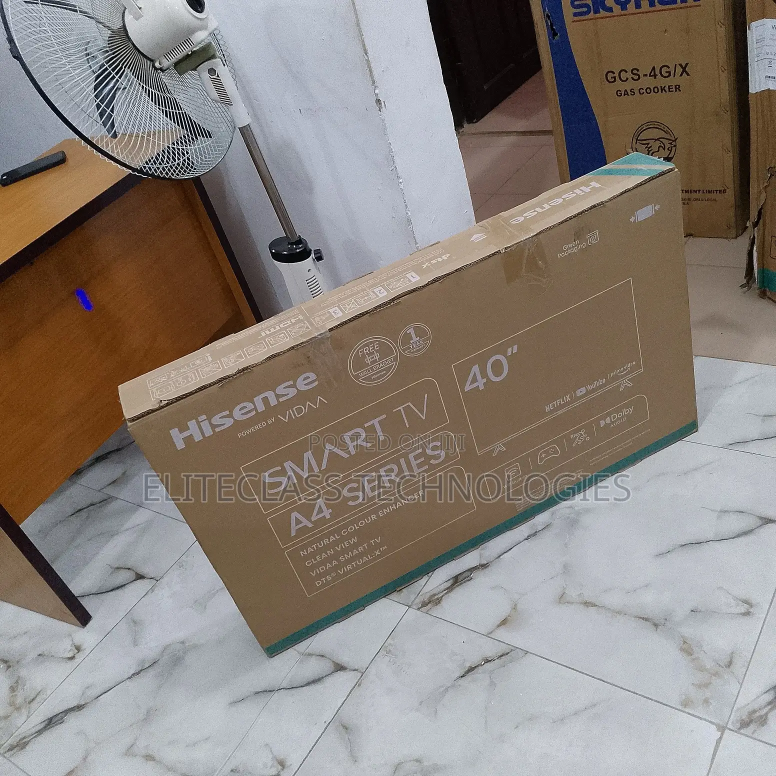 Portable 40'' Hisense Smart TV