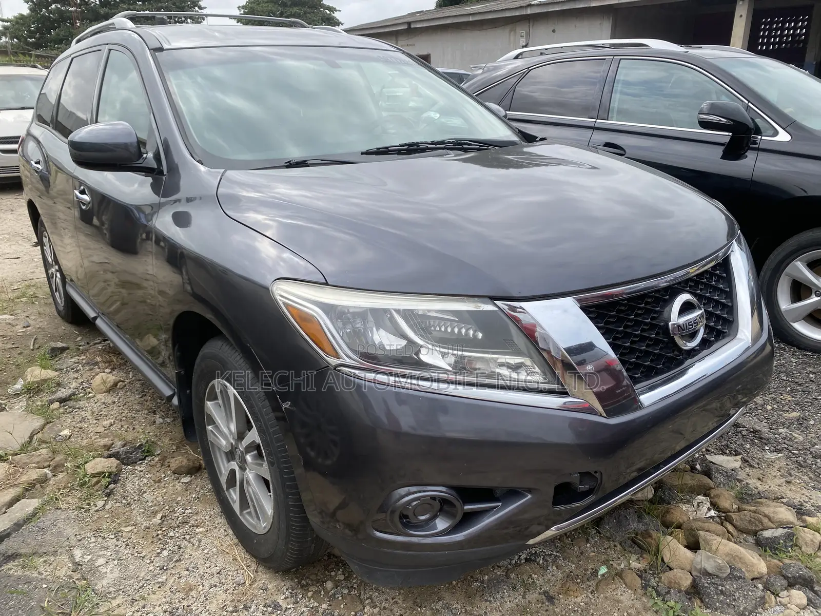 Nissan Pathfinder SV 4x4 2013 Gray