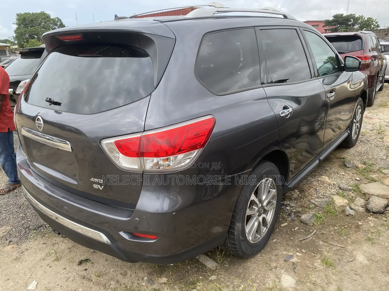Nissan Pathfinder SV 4x4 2013 Gray
