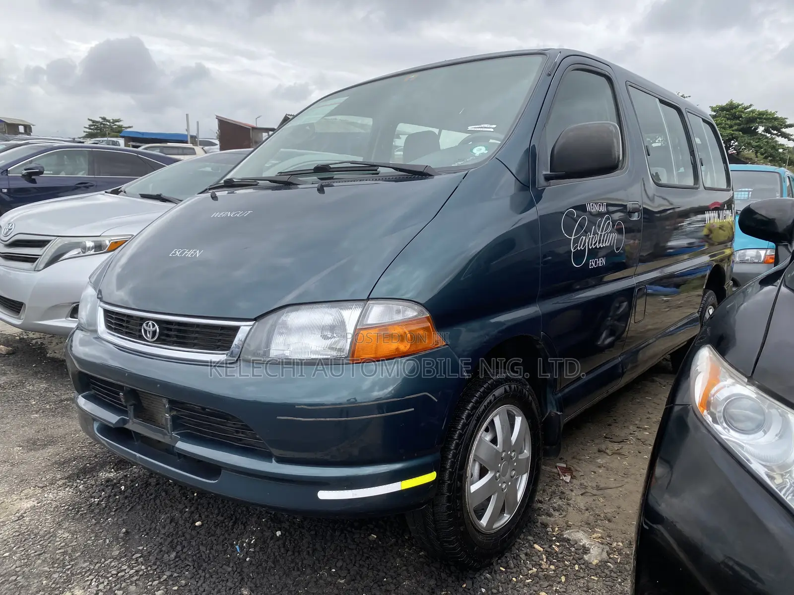 Toyota HiAce 2000 Green