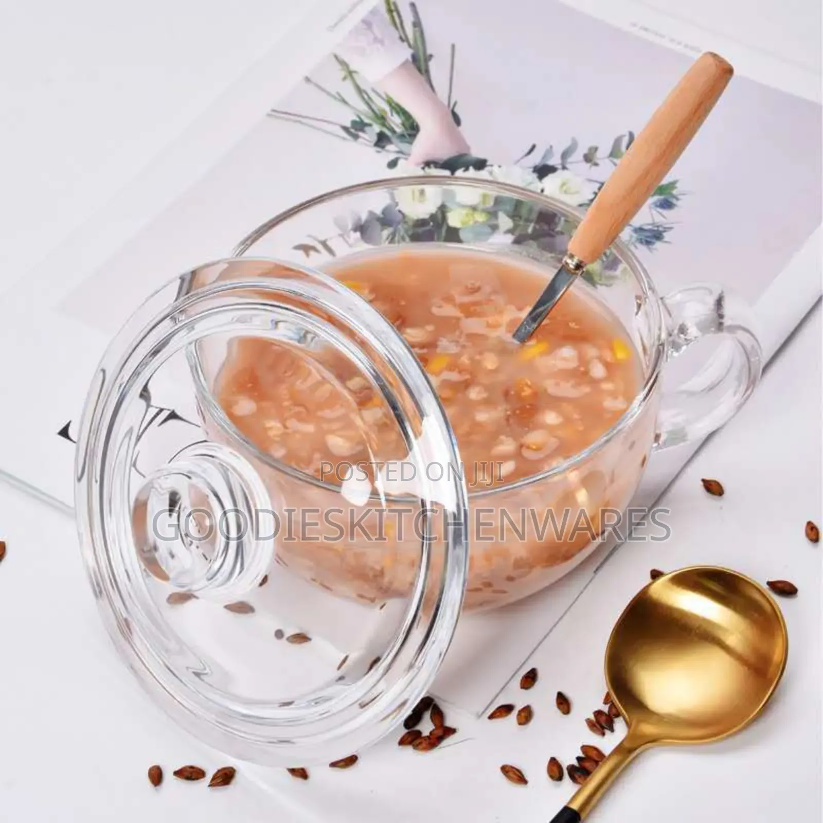 Transparent Glass Salad Bowl With Cover
