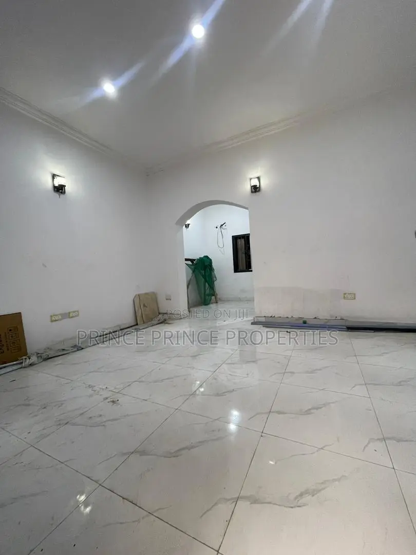 Furnished 2bdrm Block of Flats in Surulere for rent
