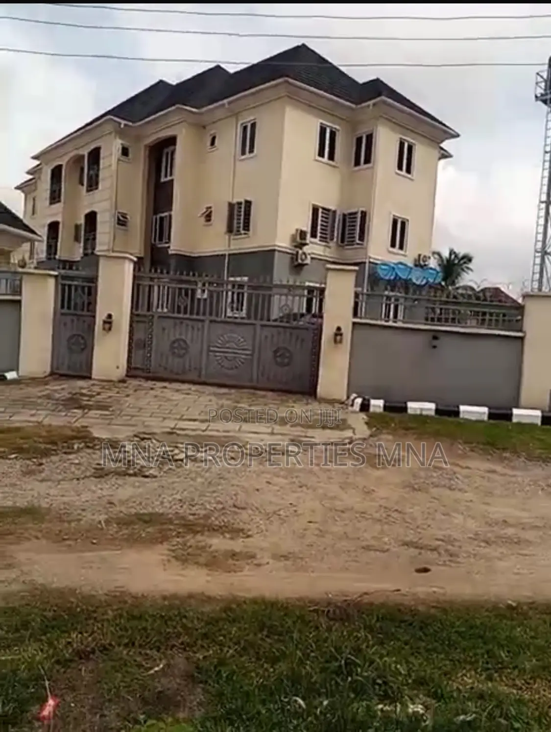 3bdrm Apartment in Kings Park Estate, Lugbe District for sale