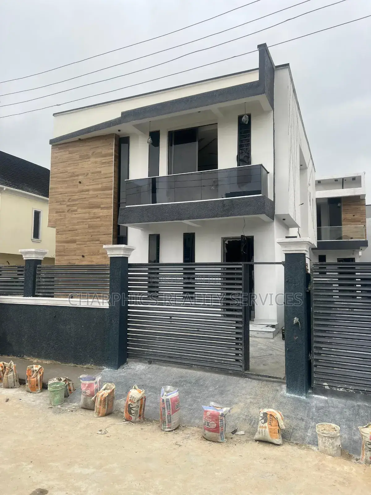 5bdrm Duplex in Ikota for sale