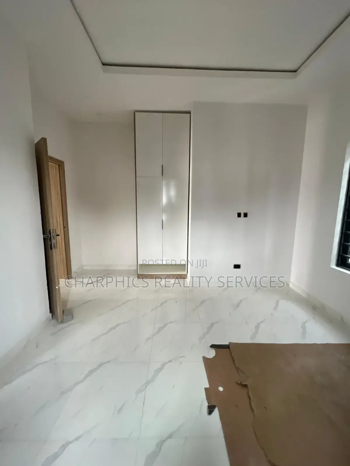 5bdrm Duplex in Ikota for sale